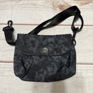 IVIVVA By Lululemon black bag